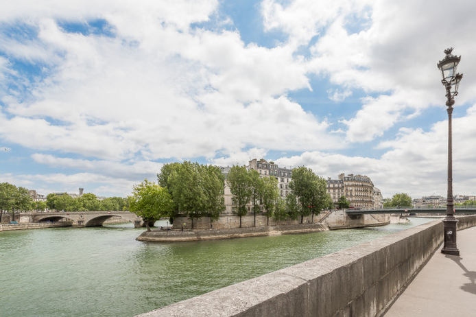 27bc9d1d2ba573fbe5c452d50b4c1d8e